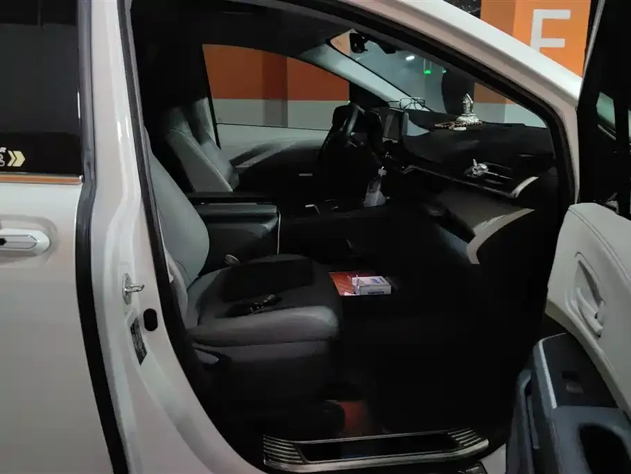 Toyota Granvia — фото 10