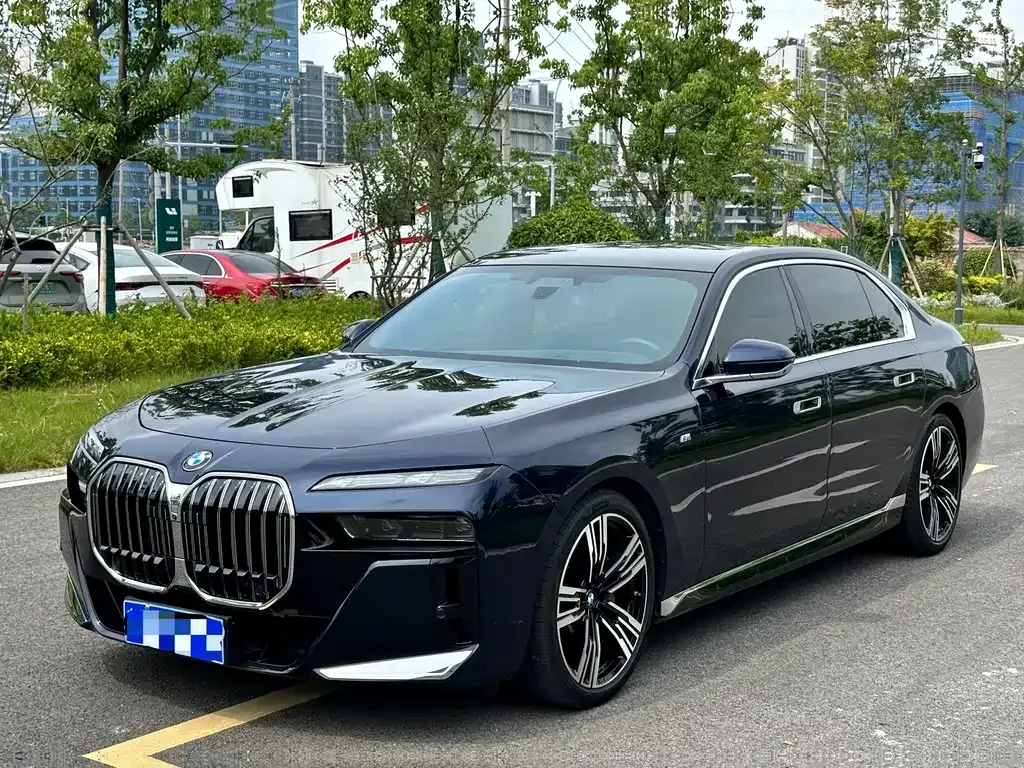 BMW 7 Series — фото 1