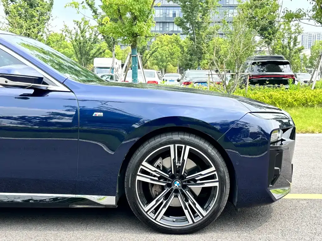BMW 7 Series — фото 9