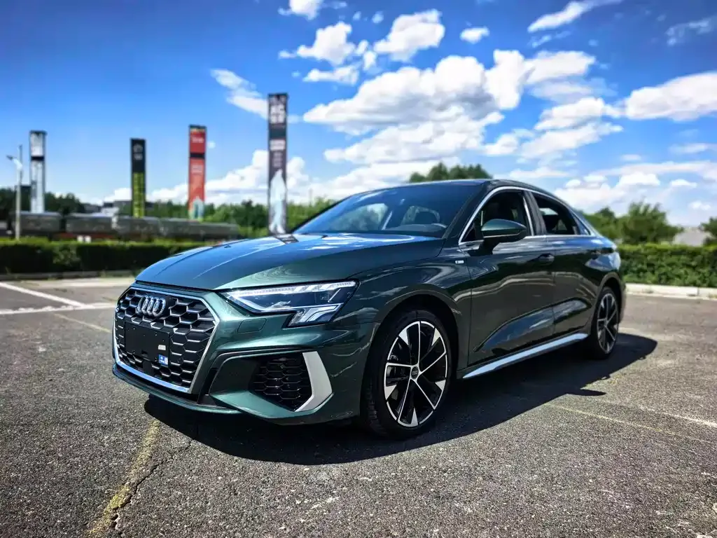 Audi A3 — фото 1