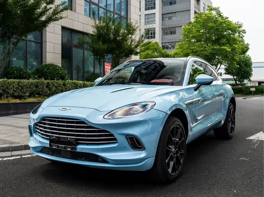 Aston Martin DBX — фото 1