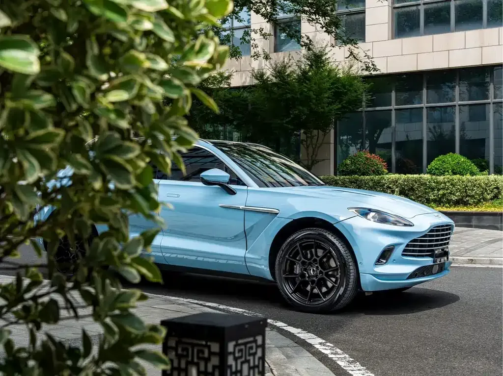 Aston Martin DBX — фото 9