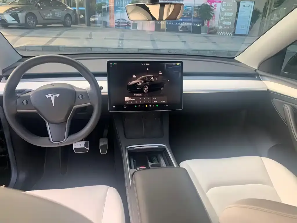 Tesla Model Y — фото 4