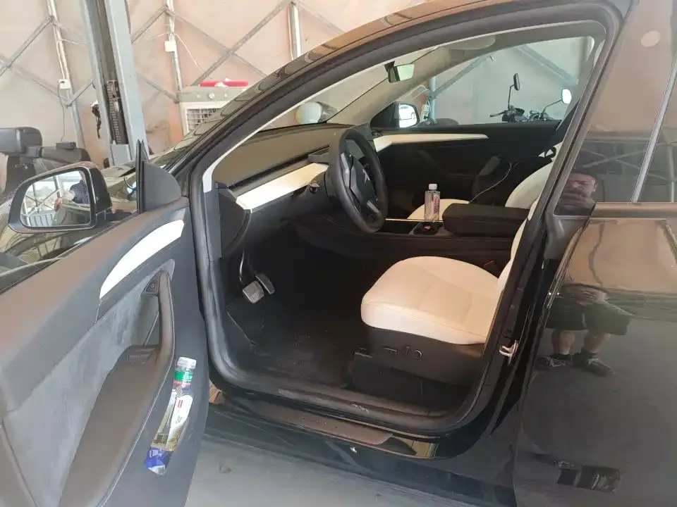 Tesla Model Y — фото 9