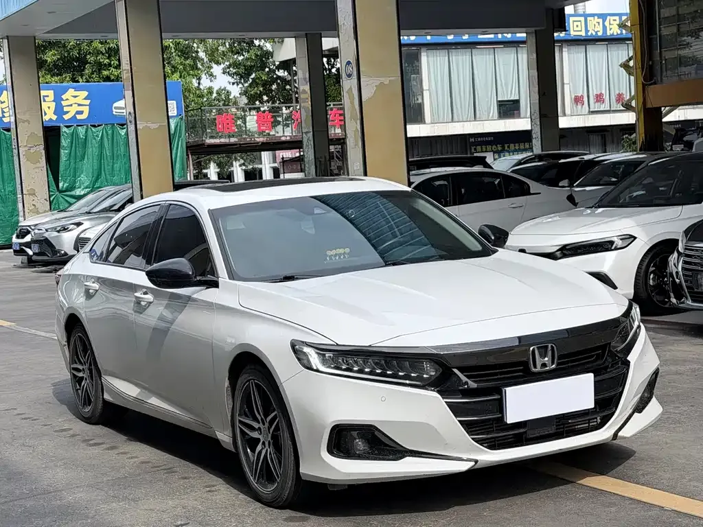 Honda Accord — фото 10