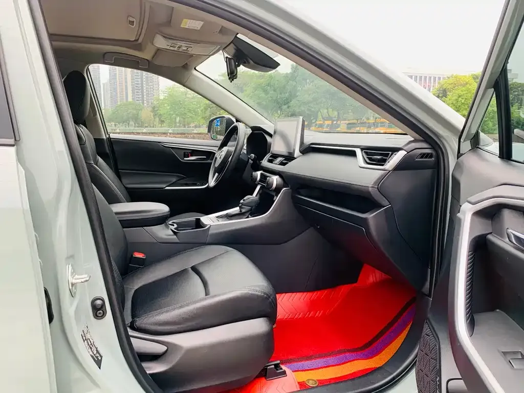Toyota RAV4 — фото 3