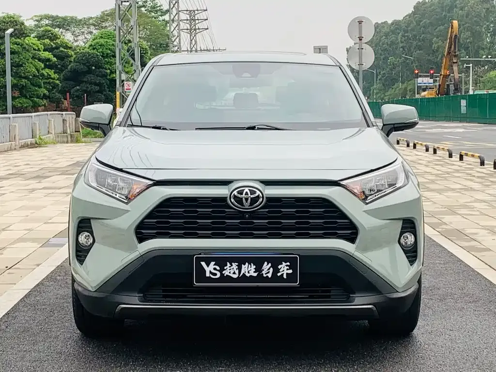 Toyota RAV4 — фото 8