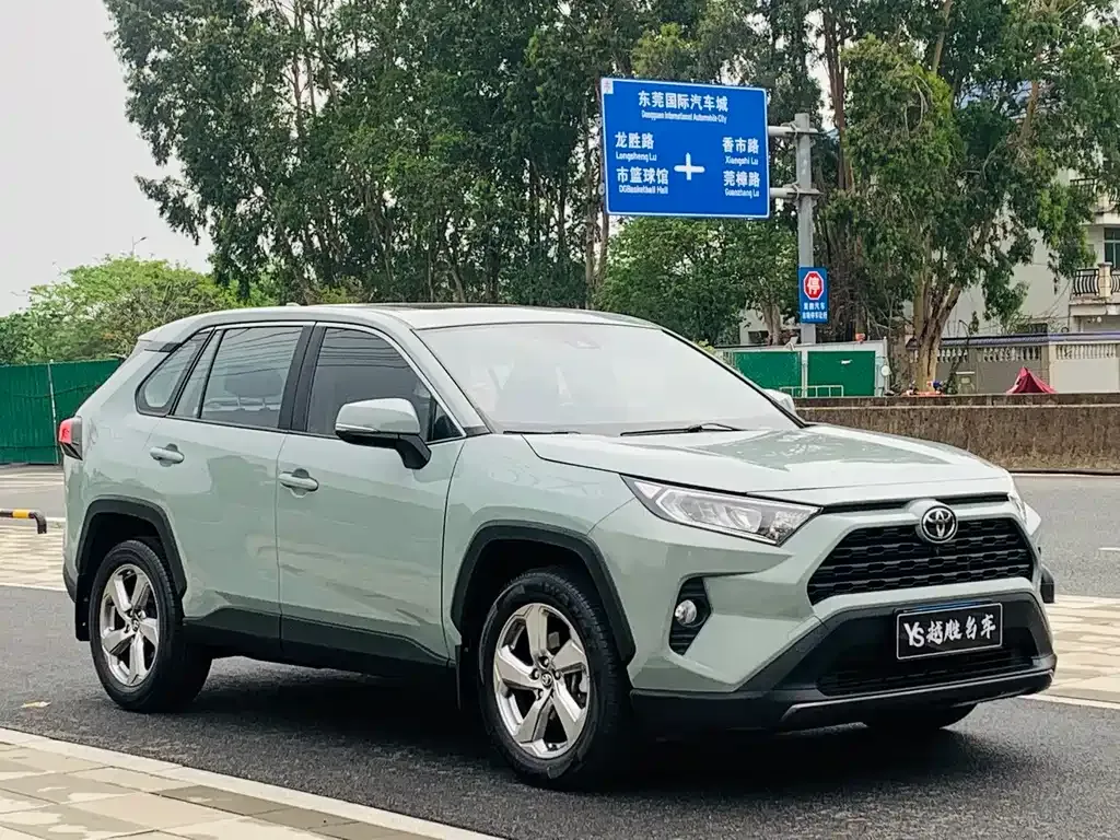 Toyota RAV4 — фото 9
