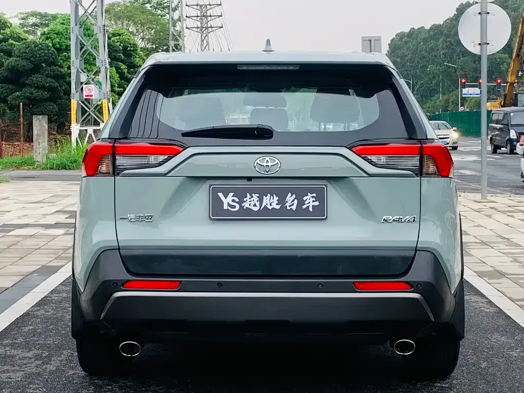 Toyota RAV4 — фото 6