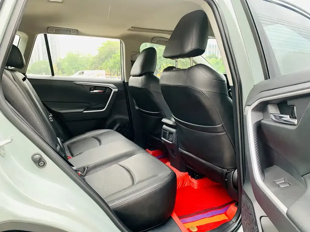 Toyota RAV4 — фото 4