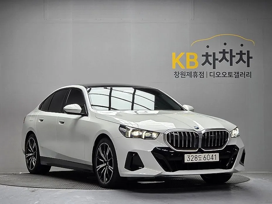 BMW 5-Series — фото 10