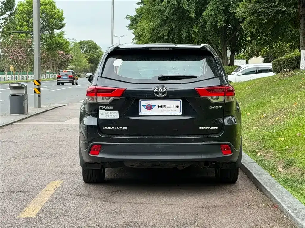 Toyota Highlander — фото 10