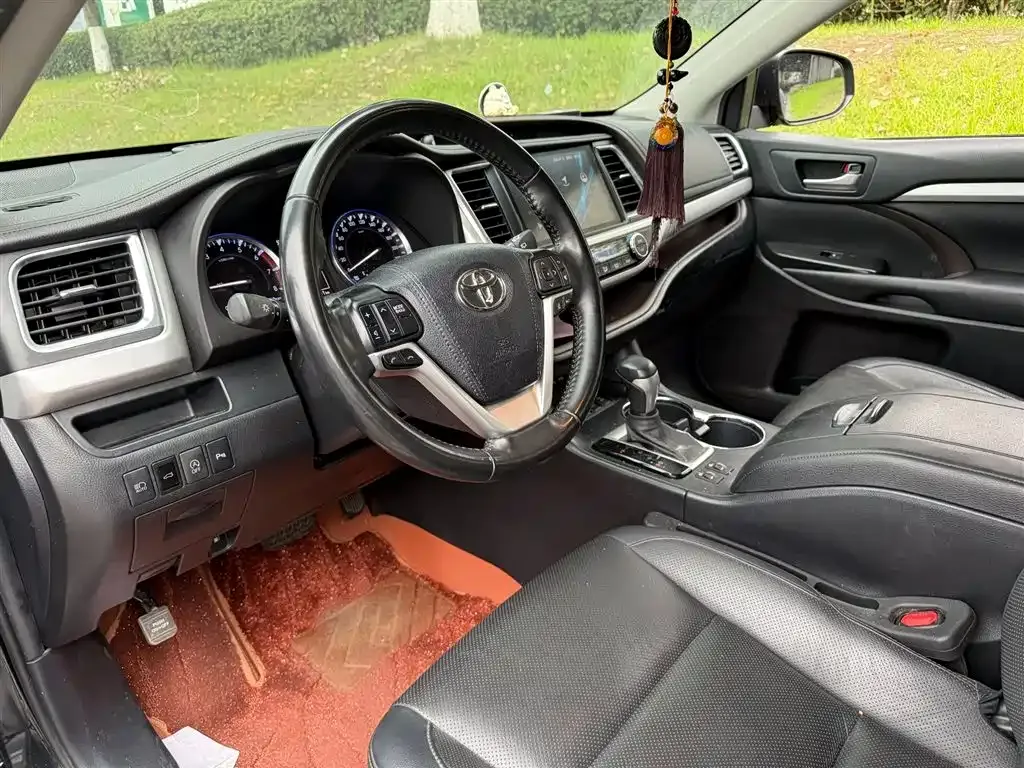 Toyota Highlander — фото 5