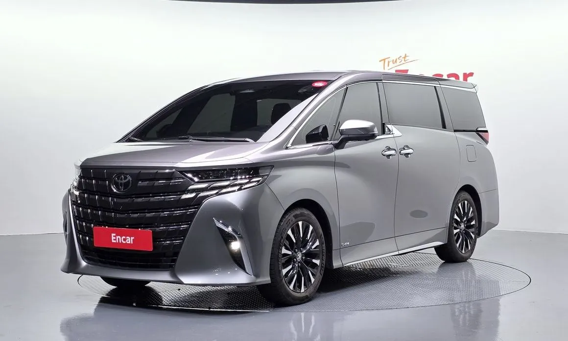 Toyota Alphard — фото 1