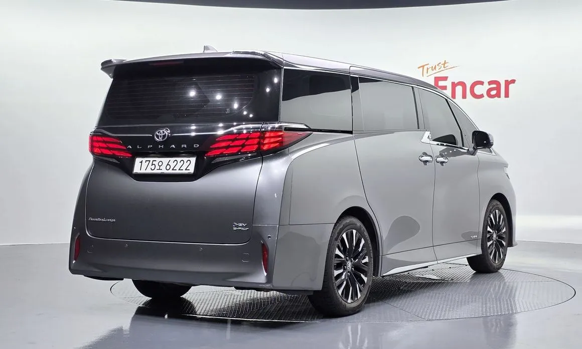Toyota Alphard — фото 2