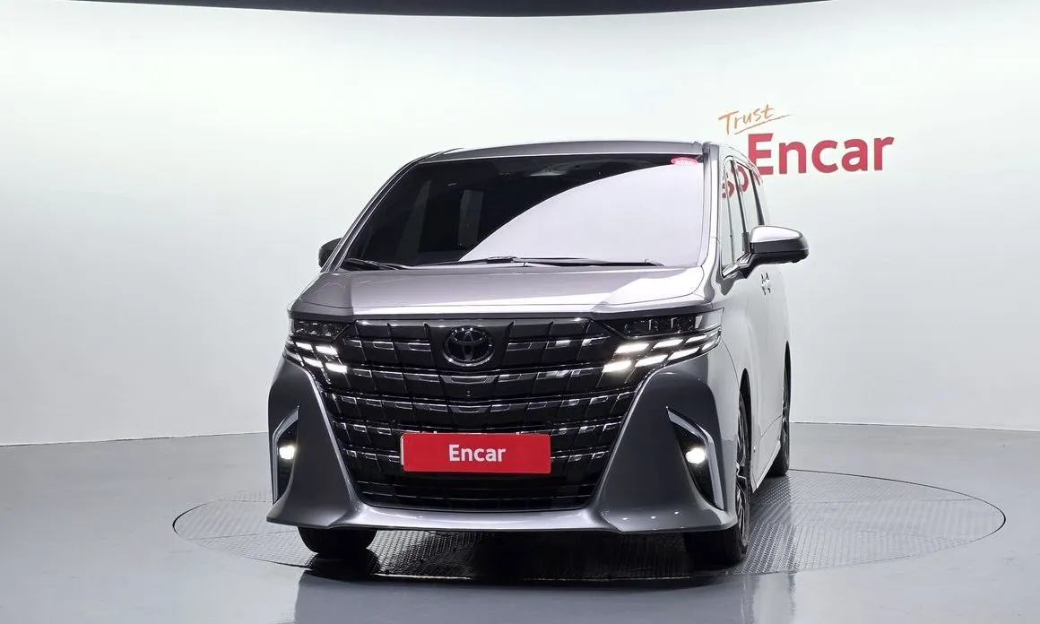Toyota Alphard — фото 4