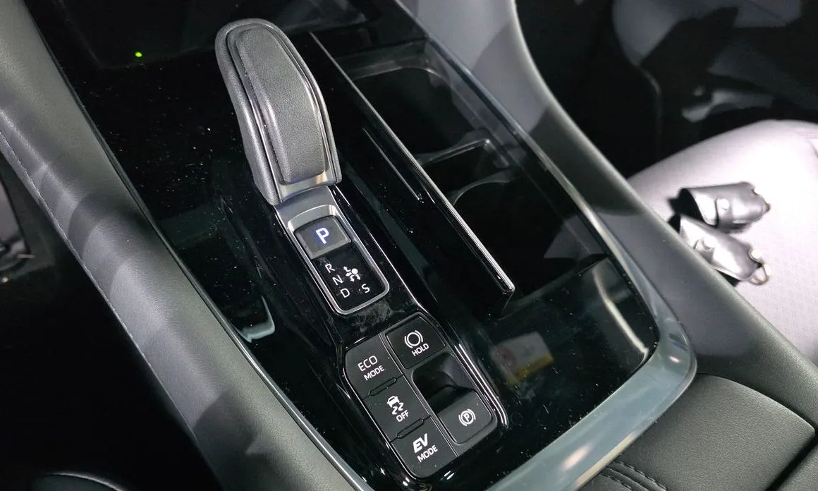 Toyota Alphard — фото 8