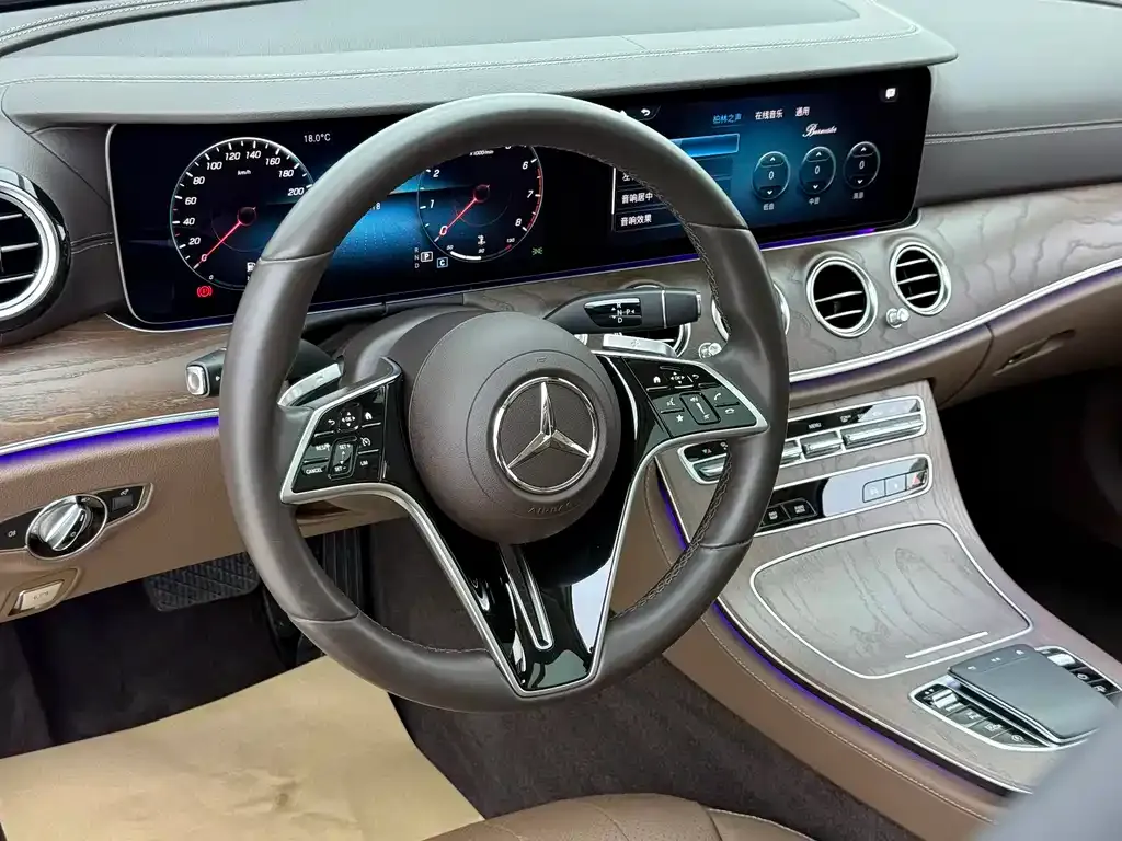 Mercedes-Benz E-Class — фото 10