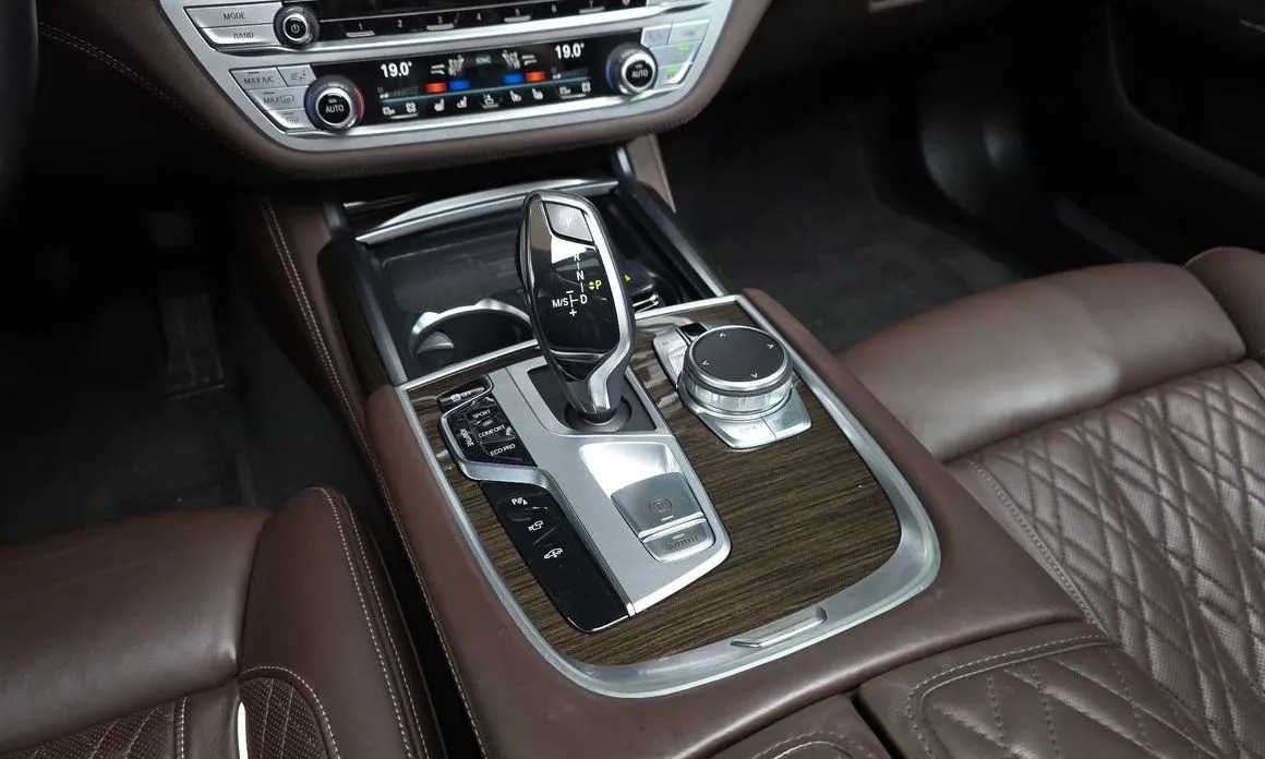 BMW 7-Series 2022 из KR, фото 2