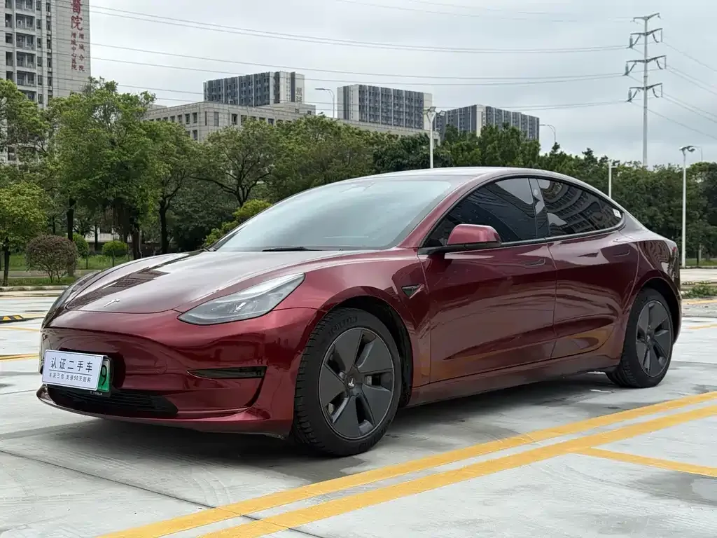 Tesla Model 3 — фото 1