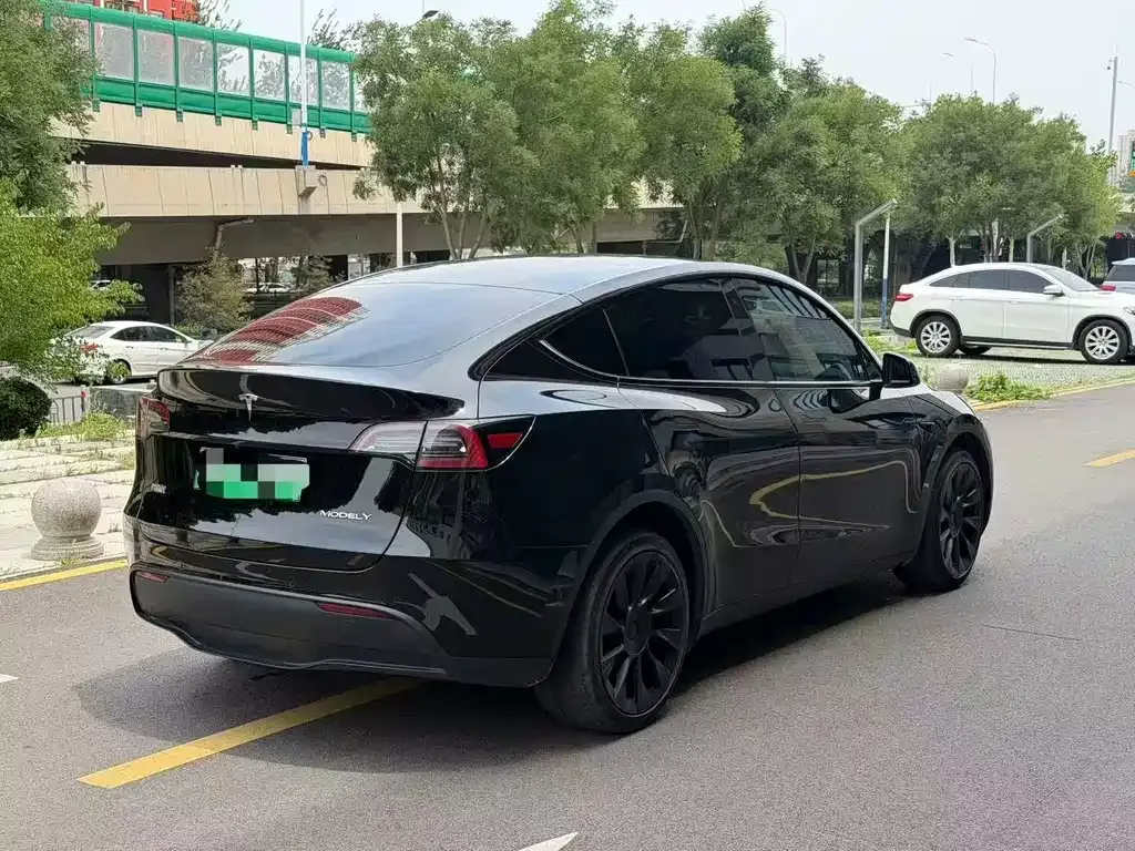 Tesla Model Y — фото 9