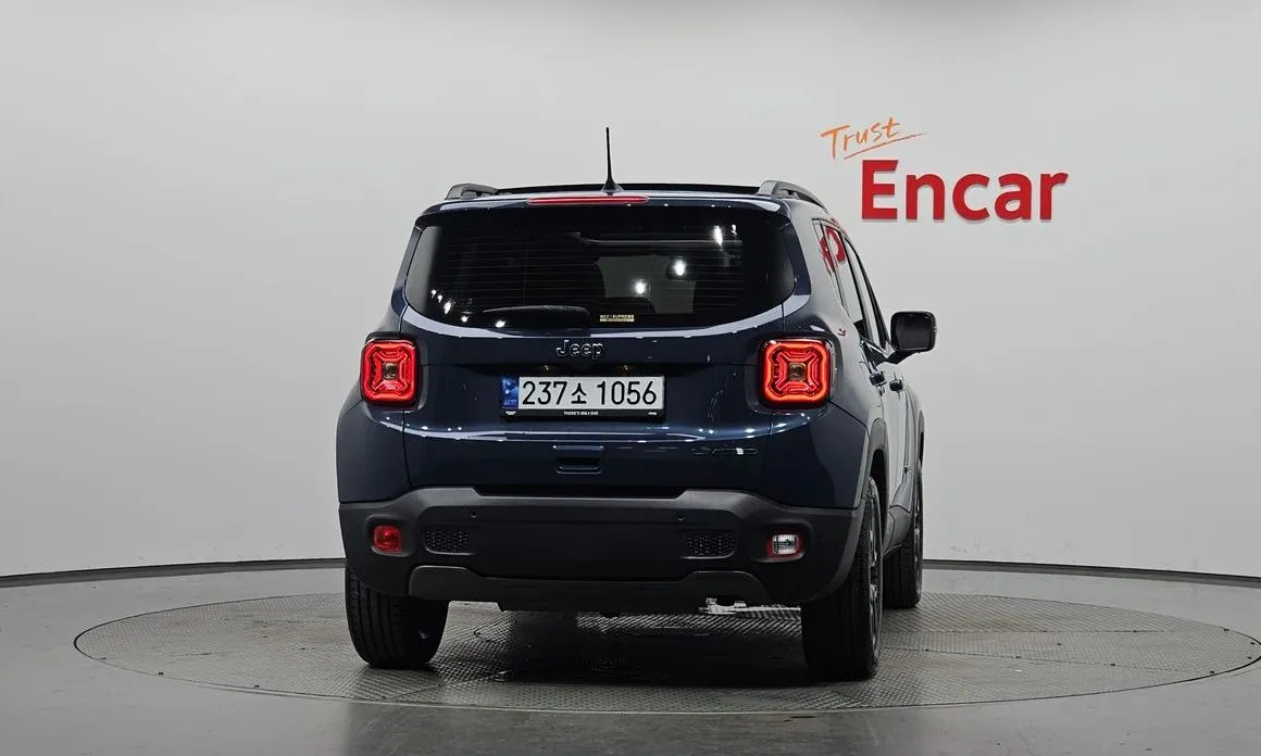 Jeep Renegade — фото 3