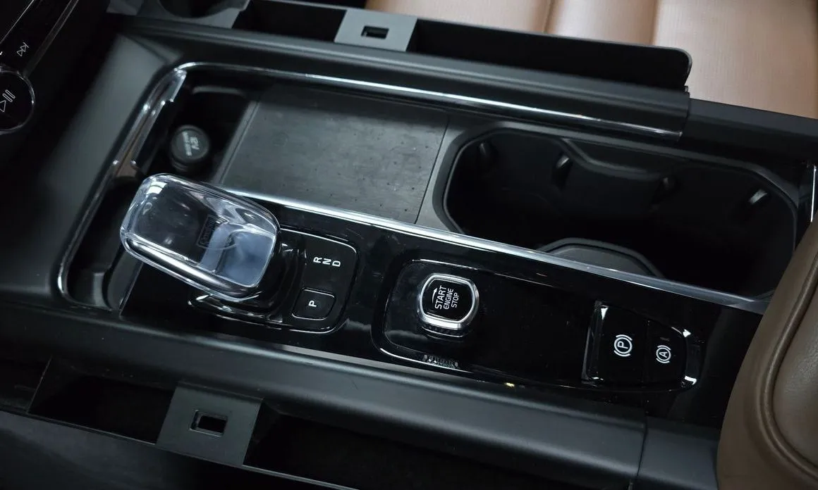 Volvo XC60 — фото 10