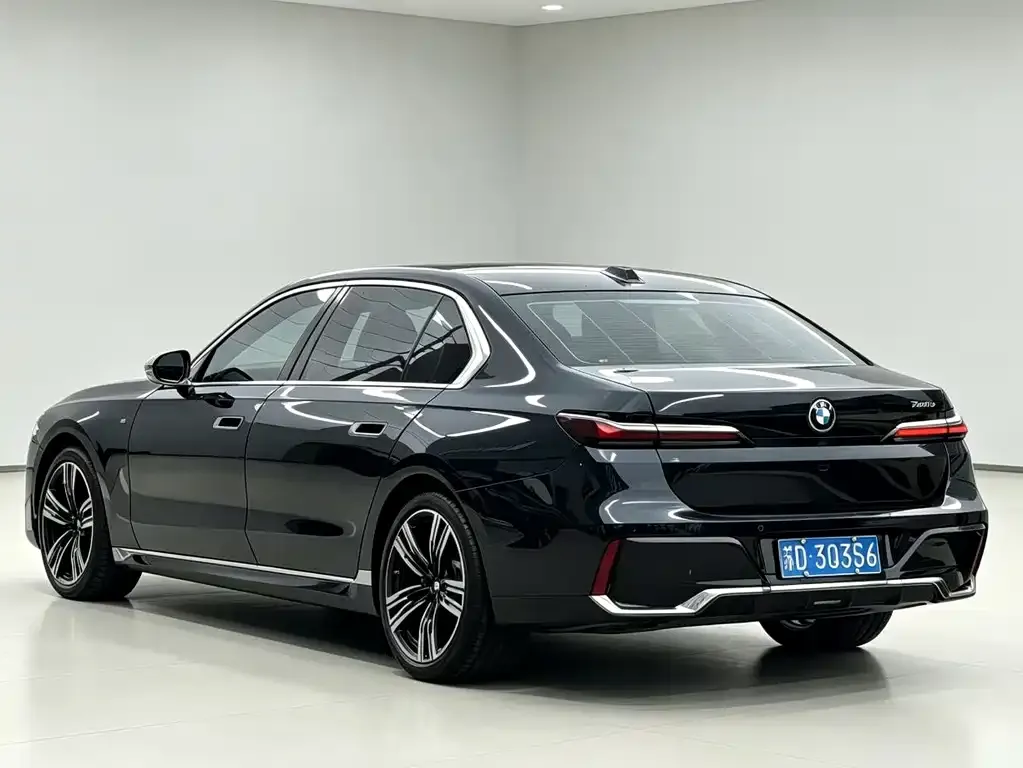 BMW 7 Series — фото 2