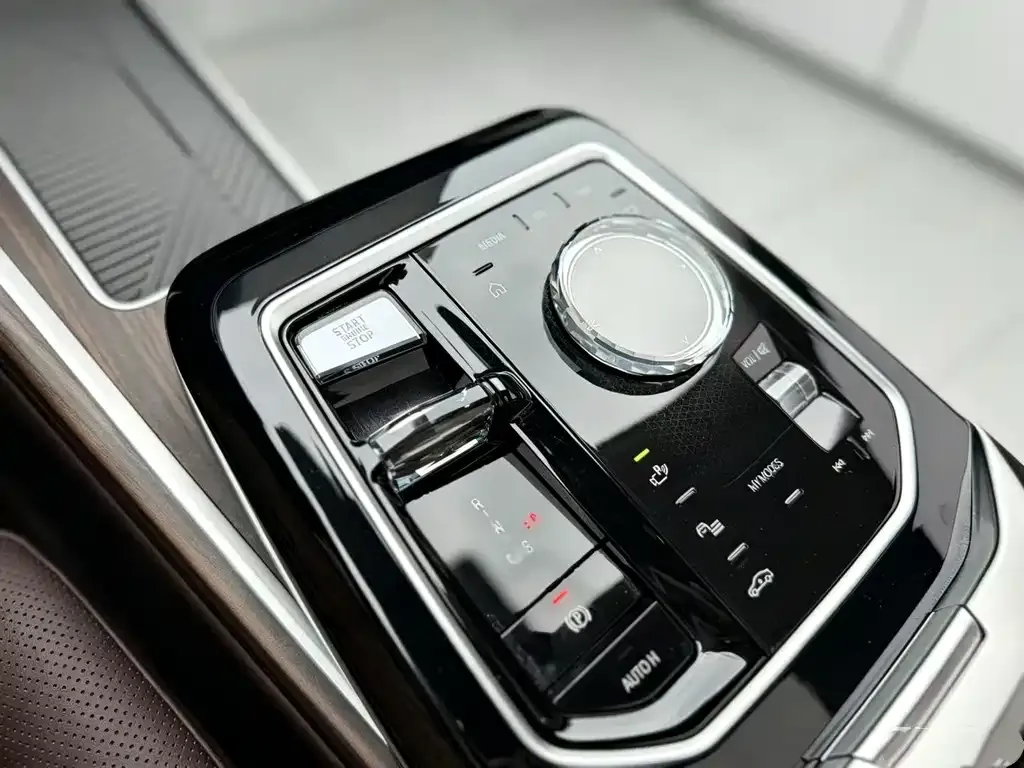 BMW 7 Series — фото 4