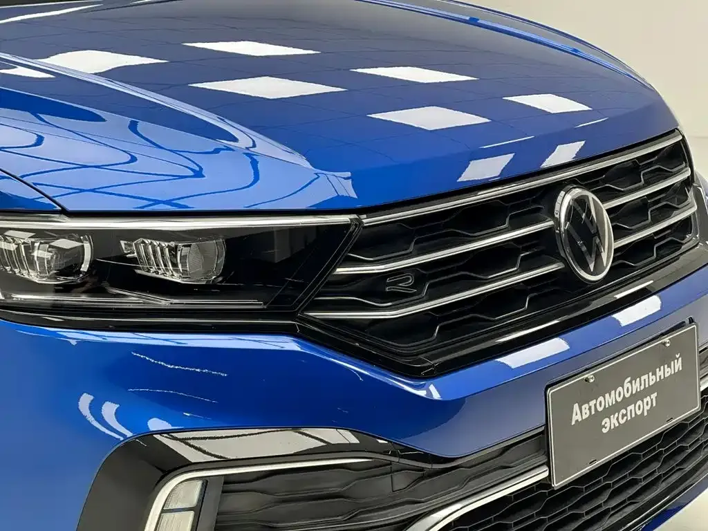 Volkswagen T-Roc — фото 9
