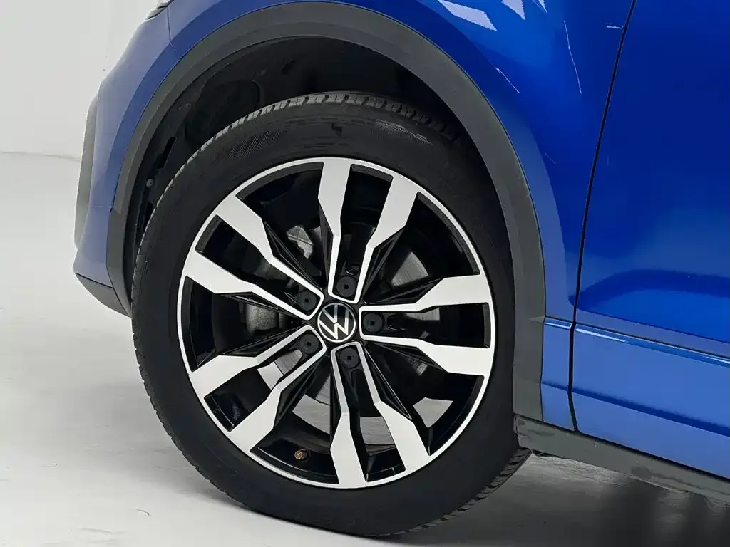 Volkswagen T-Roc — фото 10