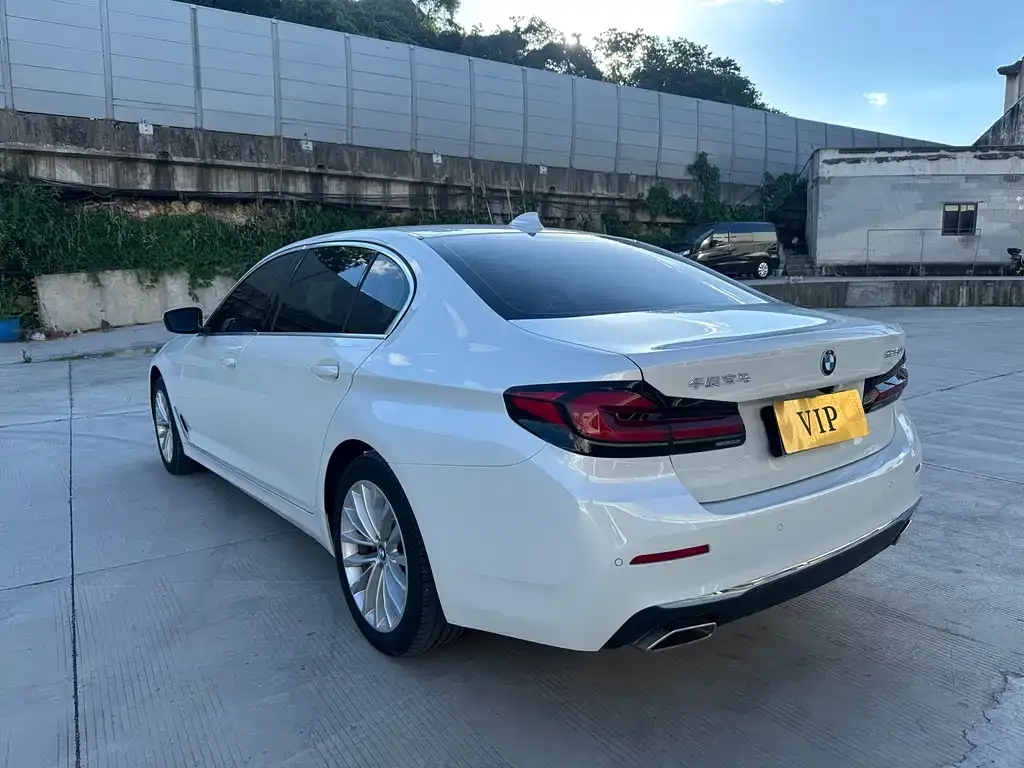 BMW 5 Series — фото 6