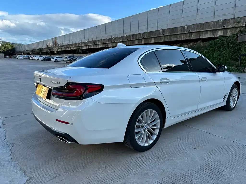 BMW 5 Series — фото 9