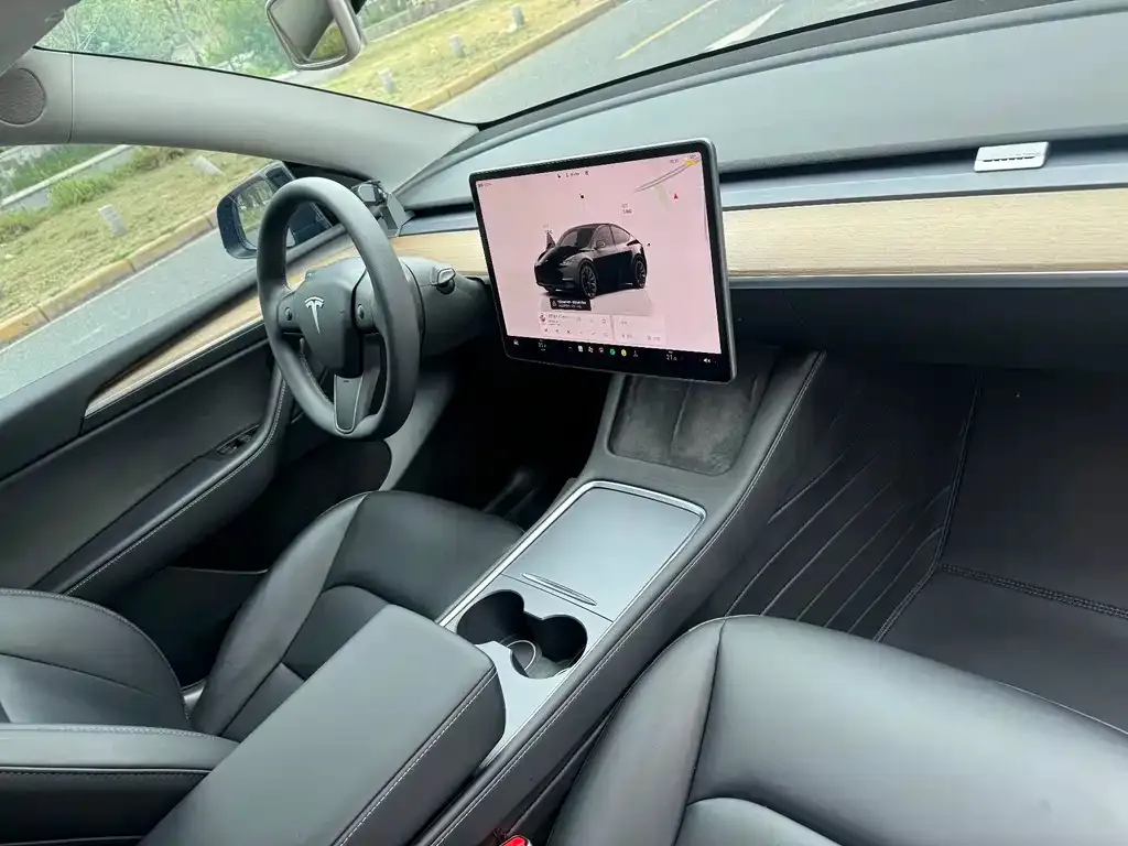Tesla Model Y — фото 4