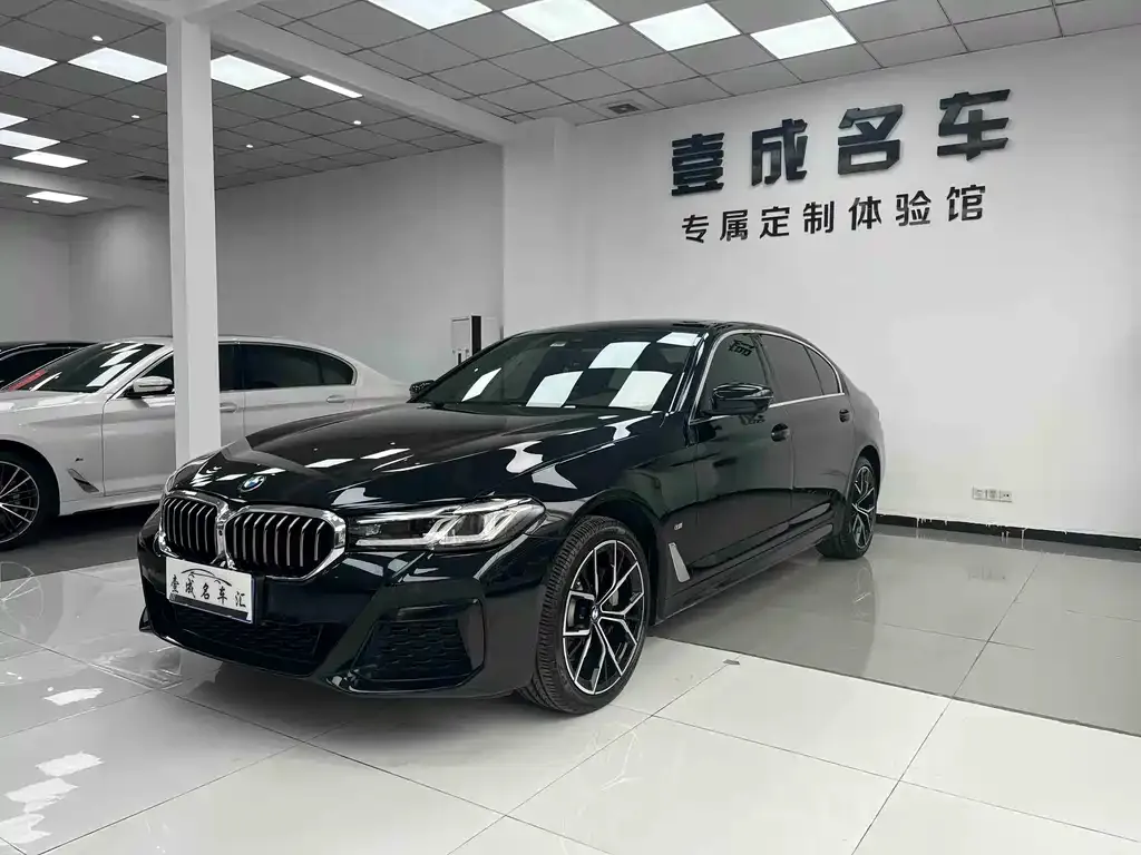 BMW 5 Series — фото 1