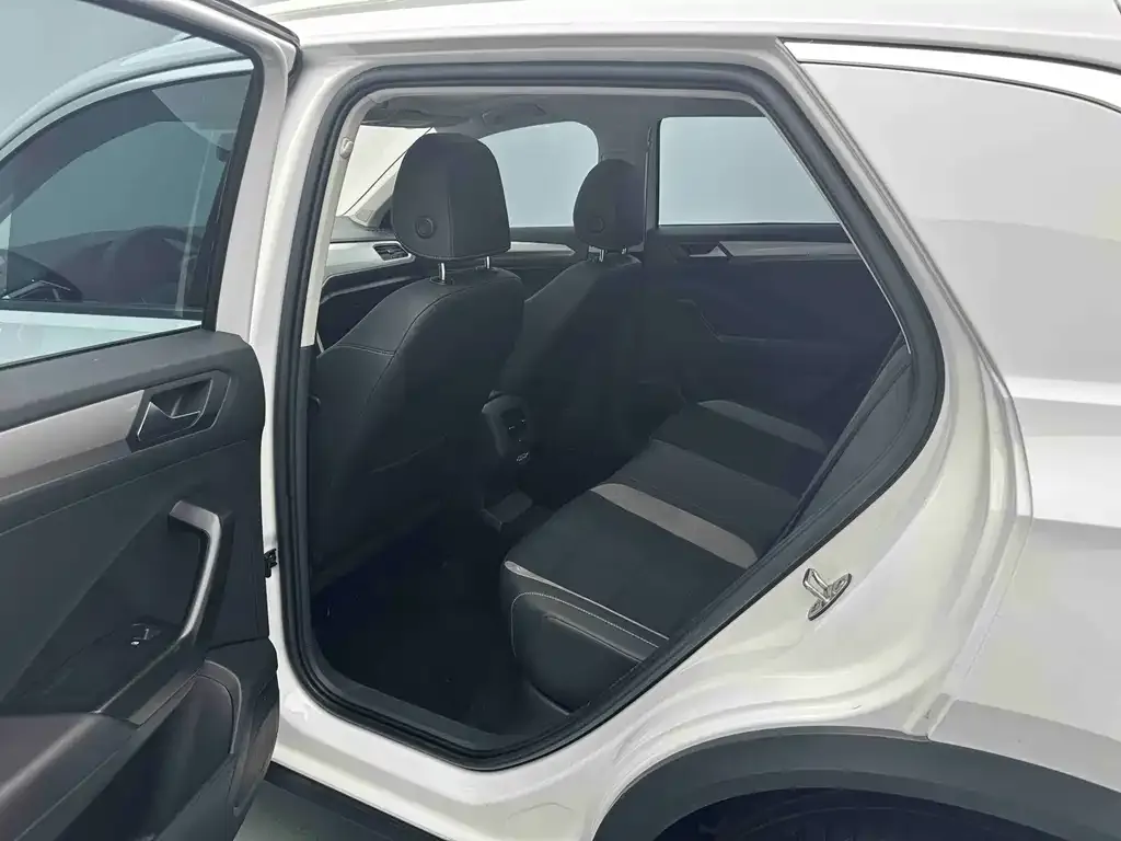 Volkswagen T-Roc 2023 из CN, фото 6
