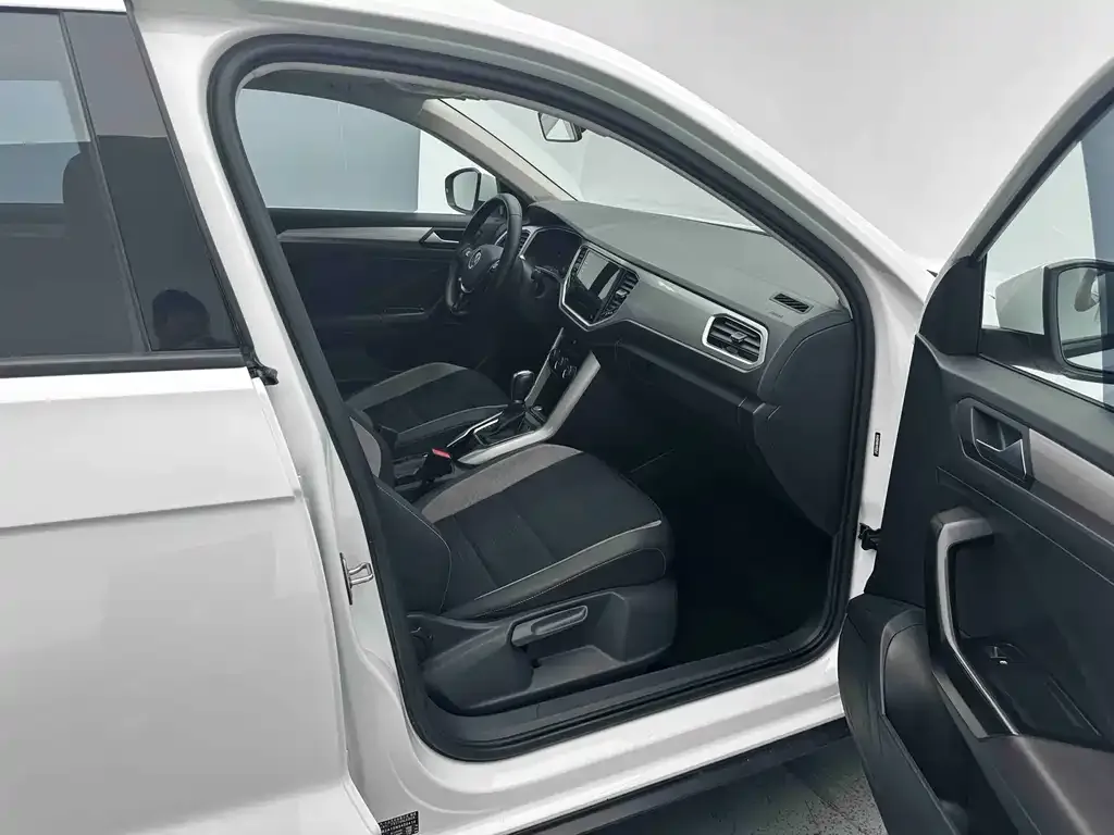 Volkswagen T-Roc 2023 из CN, фото 9