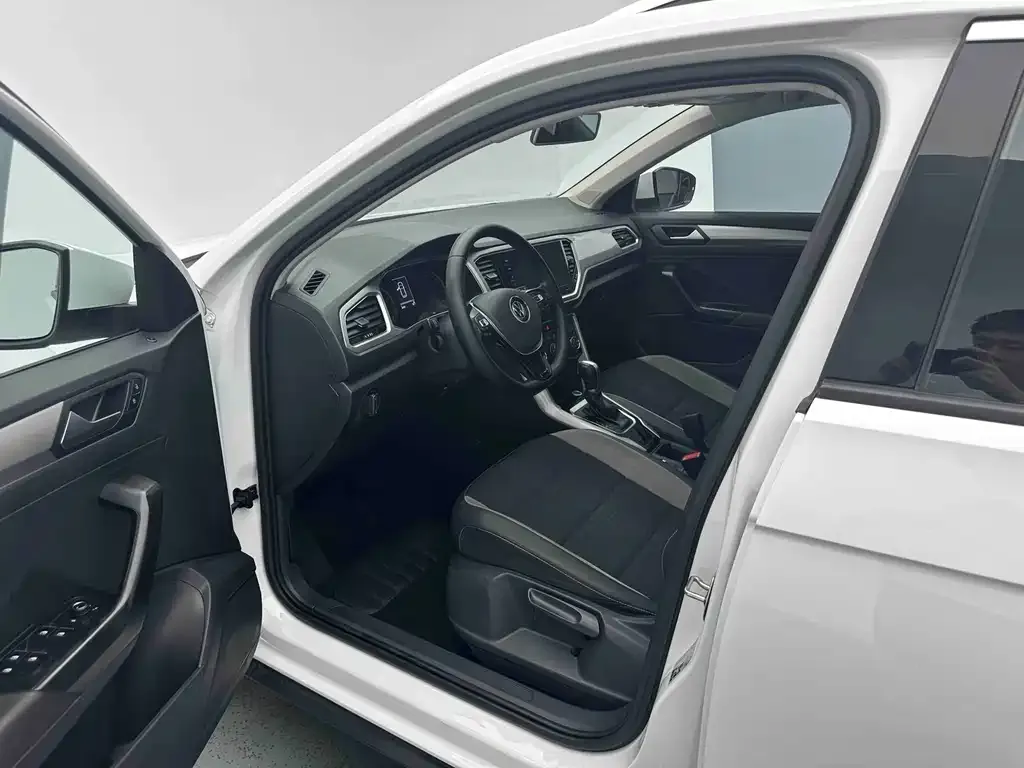 Volkswagen T-Roc 2023 из CN, фото 7