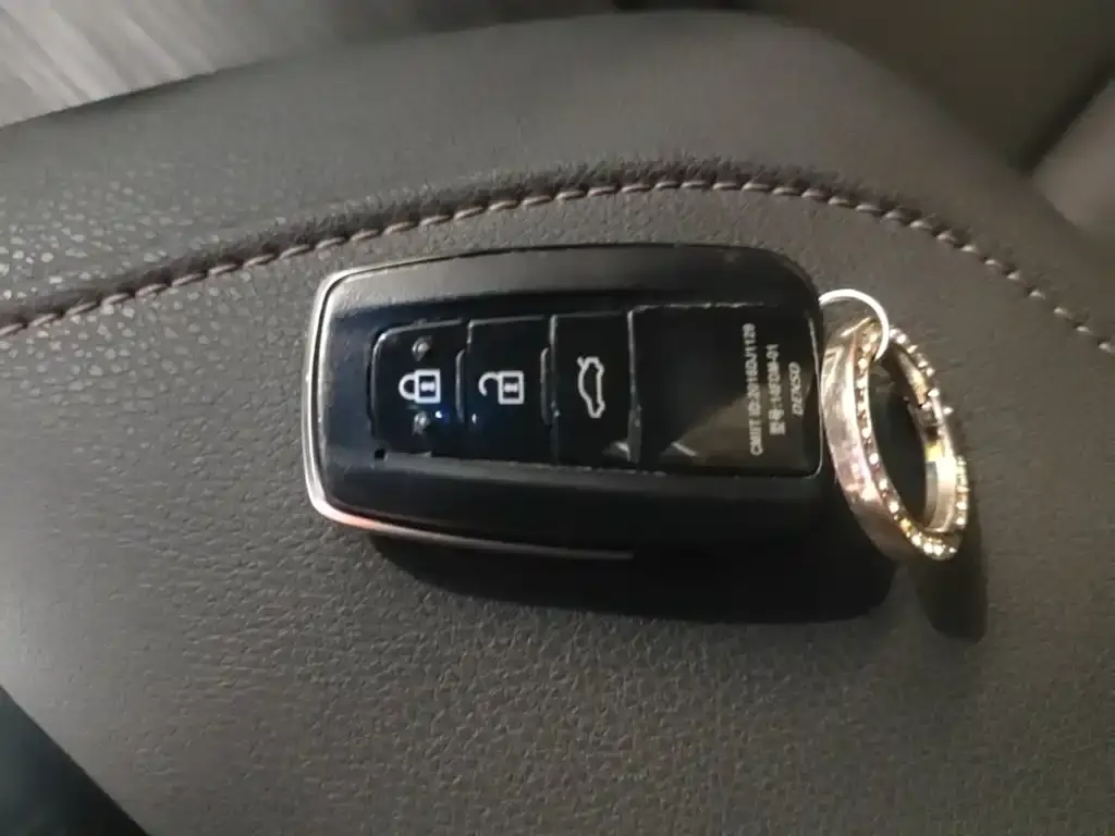 Toyota Camry — фото 2