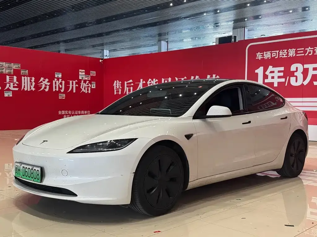 Tesla Model 3 — фото 1