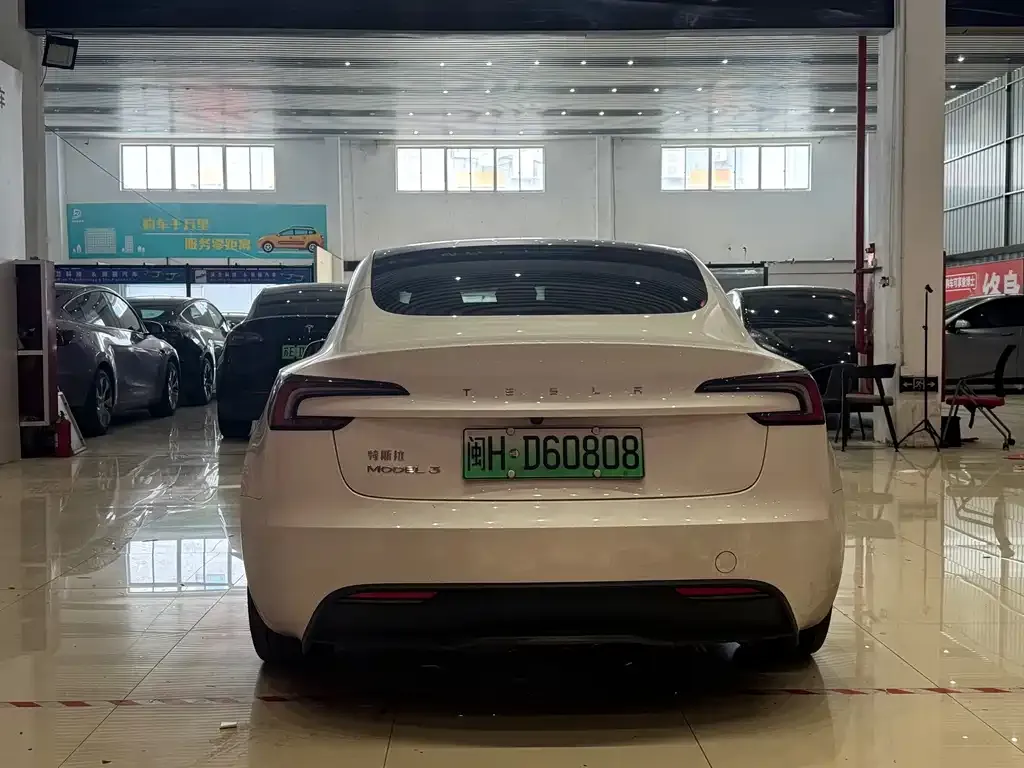 Tesla Model 3 — фото 5