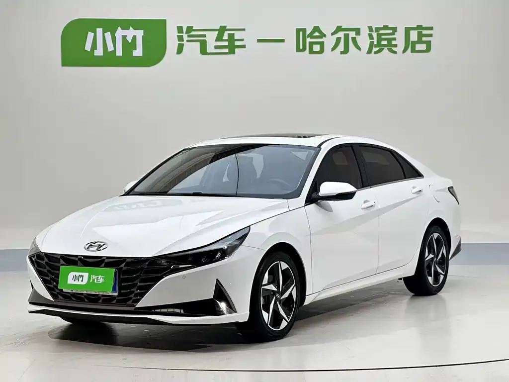 Hyundai Elantra — фото 1