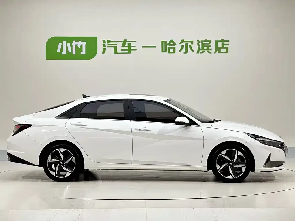 Hyundai Elantra — фото 2