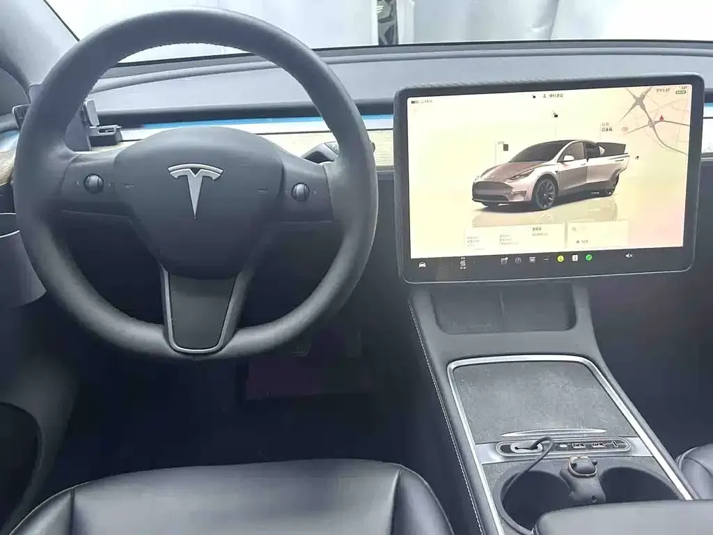 Tesla Model Y — фото 2