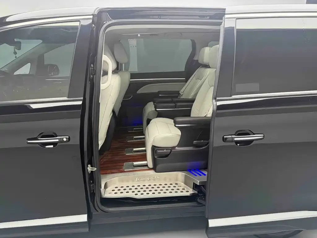 GAC Motor Trumpchi M8 — фото 10