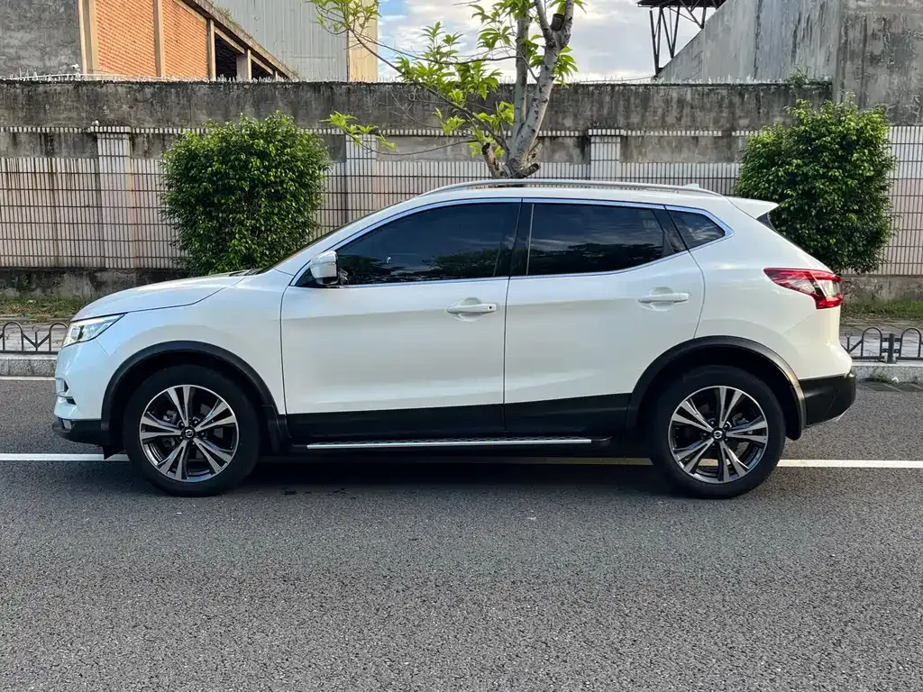 Nissan Qashqai — фото 9