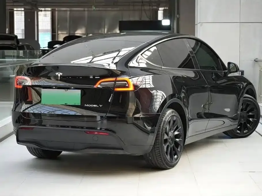 Tesla Model Y — фото 5