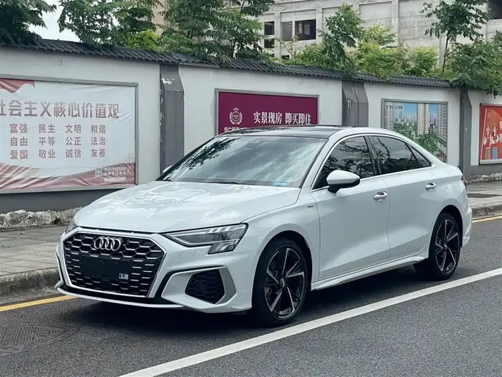 Audi A3 — фото 1