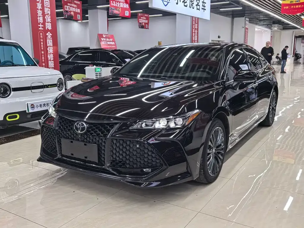 Toyota Avalon — фото 1