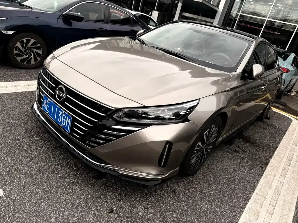 Nissan Teana — фото 1